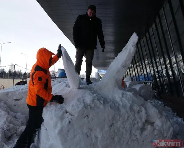 CHP'nin boş heykellerinden değil! Kardan TOGG ve milli muharip uçak heykeli - 7