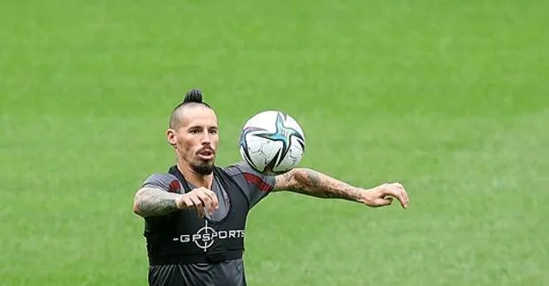 Hamsik form tutuyor
