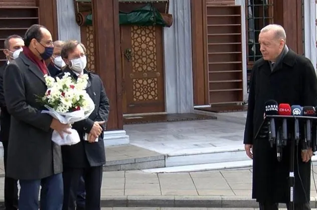 Medya mensuplarından Başkan Erdoğan'a teşekkür çiçeği