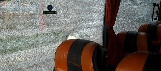 Diyarbakır’da AK Parti seçim otobüsüne hain saldırı
