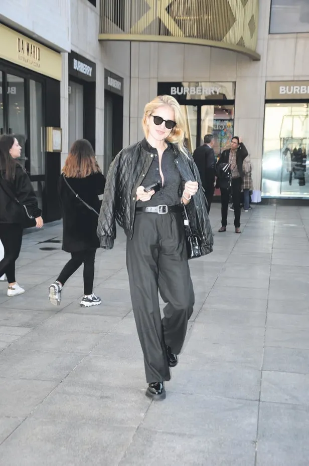 pelin-karahandan-cok-estetik-yaptiran-kadinlara-tepki-gosterdi-cocuklari-kendilerine-benzemiyor-saklambac-habe-1669240854385.jpeg Pelin Karahan'dan çok estetik yaptıran kadınlara tepki gösterdi: Çocukları kendilerine benzemiyor | Saklambaç haberleri-3