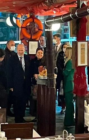 İngiliz devletinin bilip İstanbulluların bilmediği gerçek ne? İmamoğlu Dominick Chilcott'la ne görüştüğünü neden gizliyor?