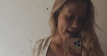 Serel Yereli iç çamaşırlı fotoğraflarını eleştirenlere bikinili pozlarla yanıt verdi! Tamamen saldım