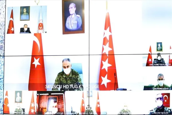 milli-savunma-bakani-hulusi-akar-pence-simsek-ve-pence-yildirim-operasyonlarina-katilan-komutanlarla-gorustu-1619278371469.jpeg Milli Savunma Bakanı Hulusi Akar, Pençe Şimşek ve Pençe Yıldırım operasyonlarına katılan komutanlarla görüştü-3