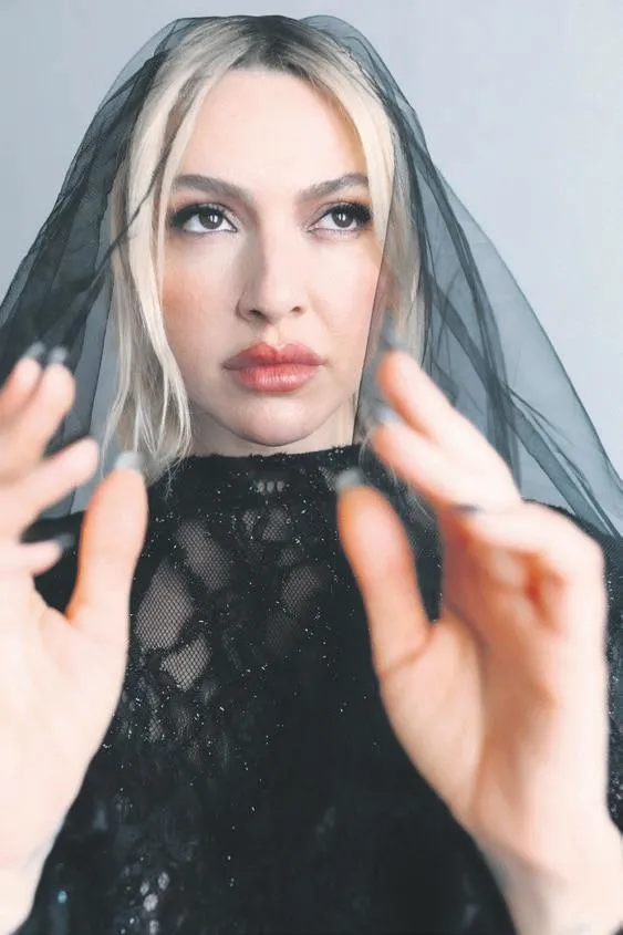 Hadise'nin yeni şarkısına eski eşi Mehmet Dinçerler'den çok konuşulacak paylaşım! Eleştirilere dayanamayıp...-2