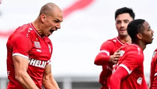 ozel-haber-i-fenerbahceden-ayrilan-michael-frey-takir-takir-gol-atiyor-1642343495940.jpeg Özel Haber I Fenerbahçe'den ayrılan Michael Frey takır takır gol atıyor-3