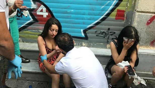 İstiklal Caddesi'nde motosiklet dehşeti! Yardım bile etmeden kaçtı-2