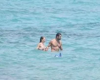 Kenan İmirzalıoğlu ve Sinem Kobal, denizde romantik anlar yaşadı