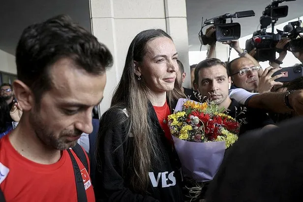 Filenin Sultanları yurda döndü! Türkiye A Milli Kadın Voleybol Takımı Avrupa Şampiyonu! Sırada Olimpiyatlar var-4