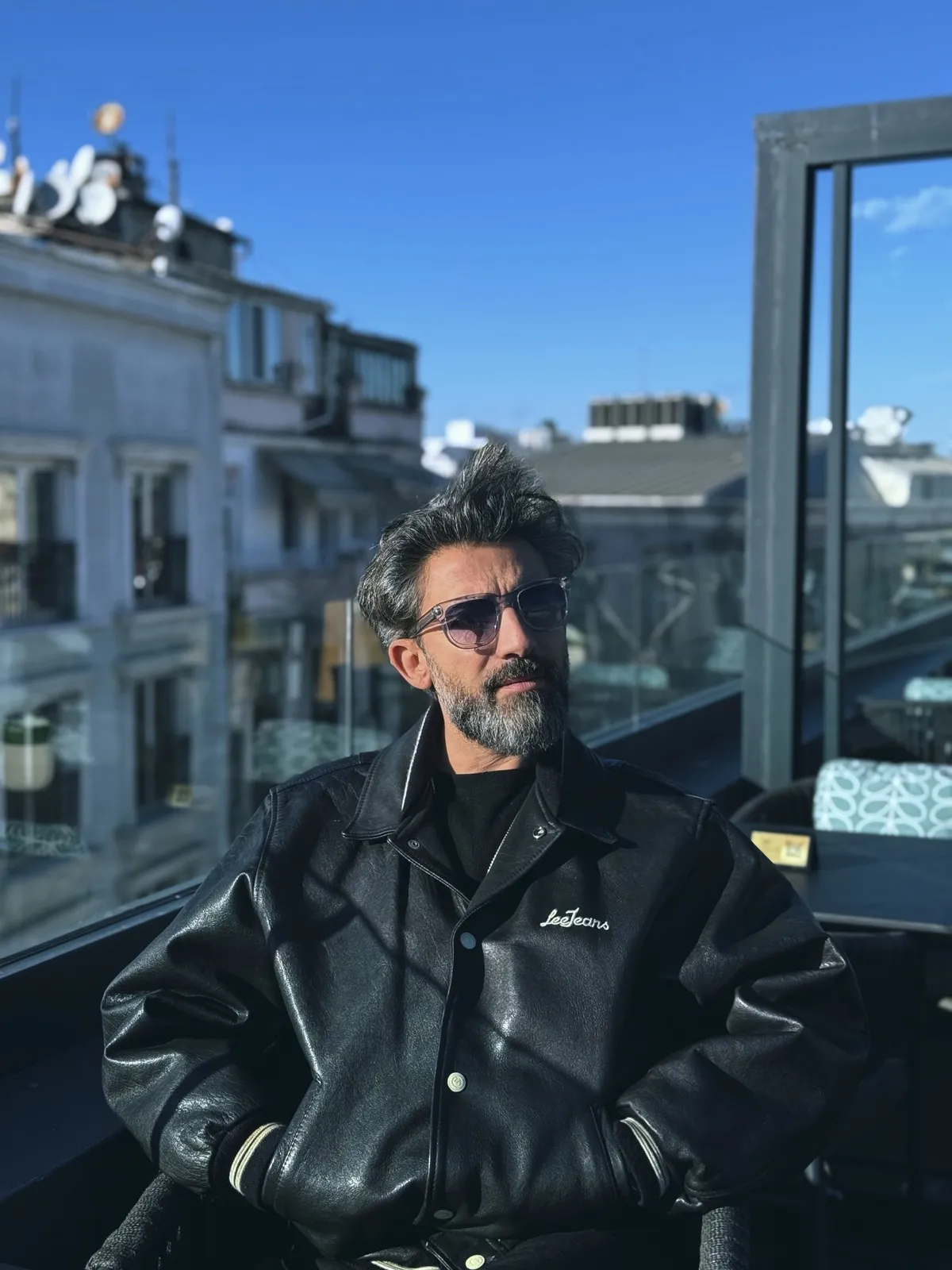 1781690249469.jpg Mert Turak'ın atıyla paylaştığı o doğal anlar... Elma ikram ettiği o sevimli video sosyal medyada viral oldu!-5