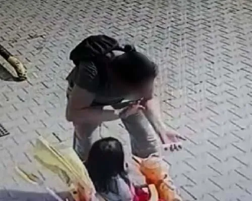 Bursa'da şok eden görüntü...3 yaşındaki kıza ilaç dayağı-1