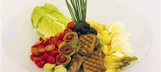 Ton Balıklı İspanyol Salatası Tarifi