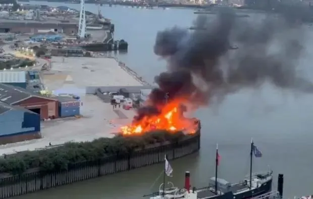 Film setinde kabusu yaşadılar! Planlı patlama kontrolden çıktı alevler her yeri sardı-3