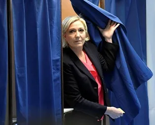Irkçı Le Pen’den flaş karar!