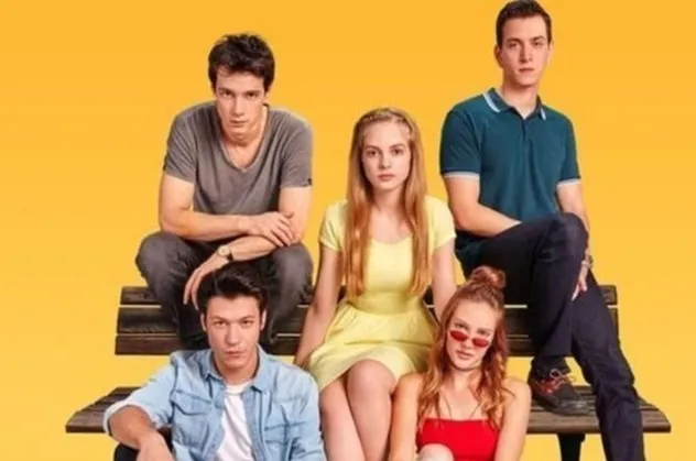 Netflix AŞK 101 yeni sezon oyuncu kadrosunda kimler yer alıyor? Final mi yaptı? AŞK 101 hangi lisede çekiliyor?