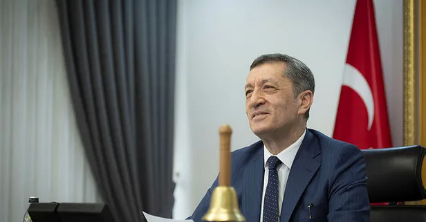 Milli Eğitim Bakanı Ziya Selçuk, mesleki gelişim programlarının, 400 bin öğretmenin başvurusuna açıldığını duyurdu