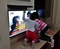 Babalarını televizyonda gören polis çocuklarının sevinci
