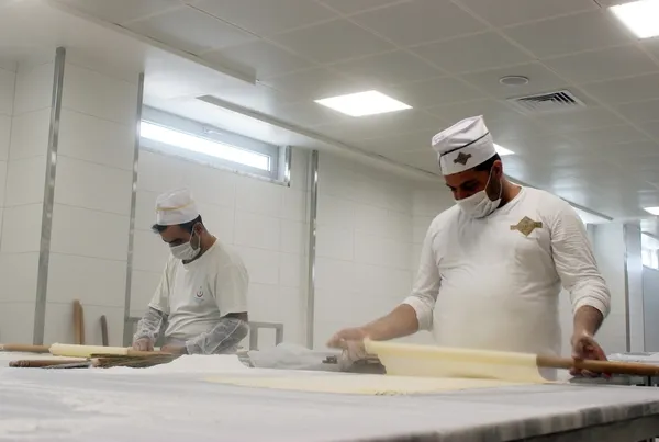 antakya-baklavasi-gaziantep-baklavasina-rakip-oldu-gaziantep-baklavasindan-daha-kaliteli-daha-lezzetli-daha-iyidir-1626622966318.jpg Antakya baklavası Gaziantep baklavasına rakip oldu: Gaziantep baklavasından daha kaliteli, daha lezzetli, daha iyidir-7