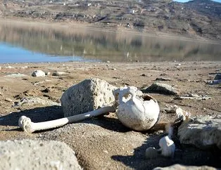 Baraj suyu çekilince mezarlar ortaya çıktı!