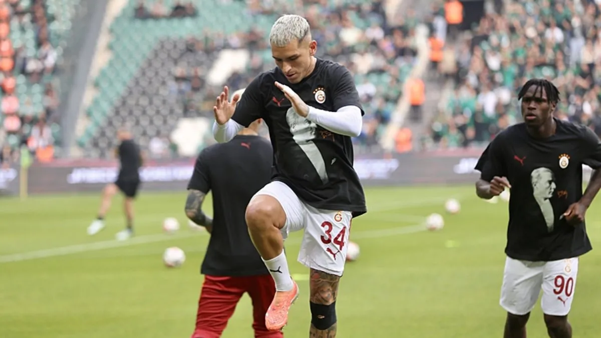 Galatasaray'a şok! Yıldız futbolcu maça devam edemedi