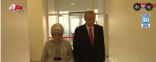 Cumhurbaşkanı Erdoğan AK Parti Seçim Beyannamesi ve Milletvekili Aday Tanıtım Toplantısının yapılacağı salona böyle girdi