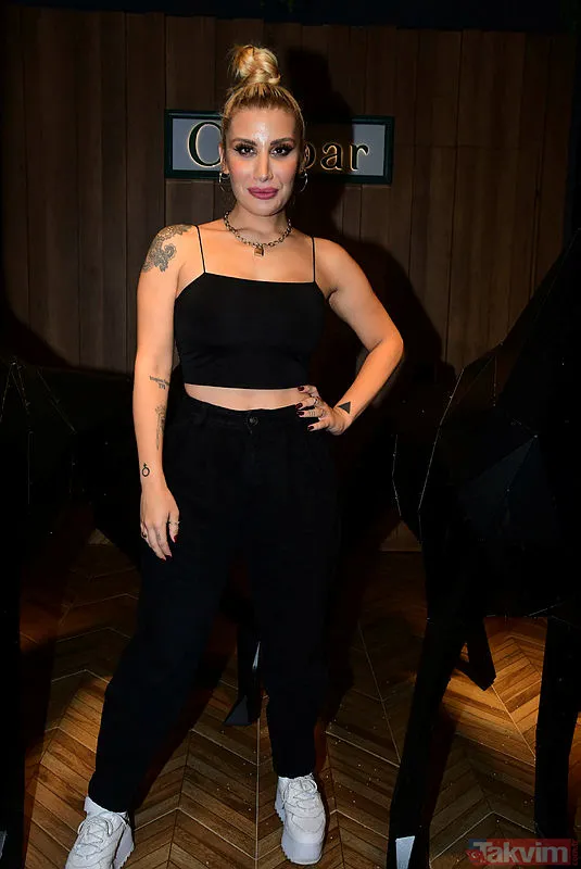 İmaj değiştiren Burcu Özberk kırmızılar içinde sosyal medyayı salladı! 33’lük Burcu’nun son haline beğeni yağdı! Her anı anbean yayınlandı - 35