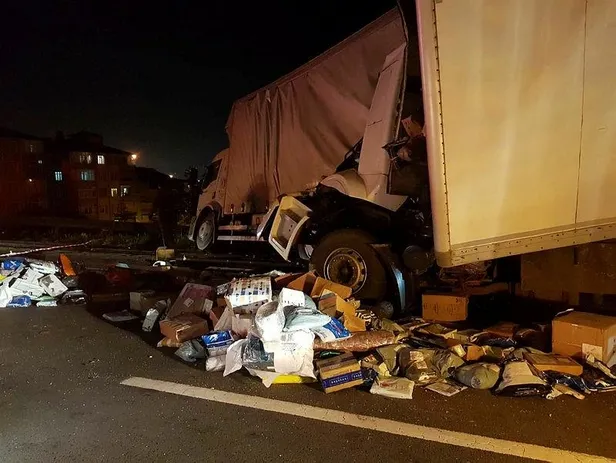 Son dakika: Kocaeli'de feci kaza! İki kargo kamyonu çarpıştı: 1 yaralı-3