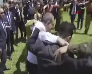 SON DAKİKA: Azerbaycanı yenemeyen Ermenistanın Başbakanı Paşinyan PKK yanlılarıyla omuz omuza