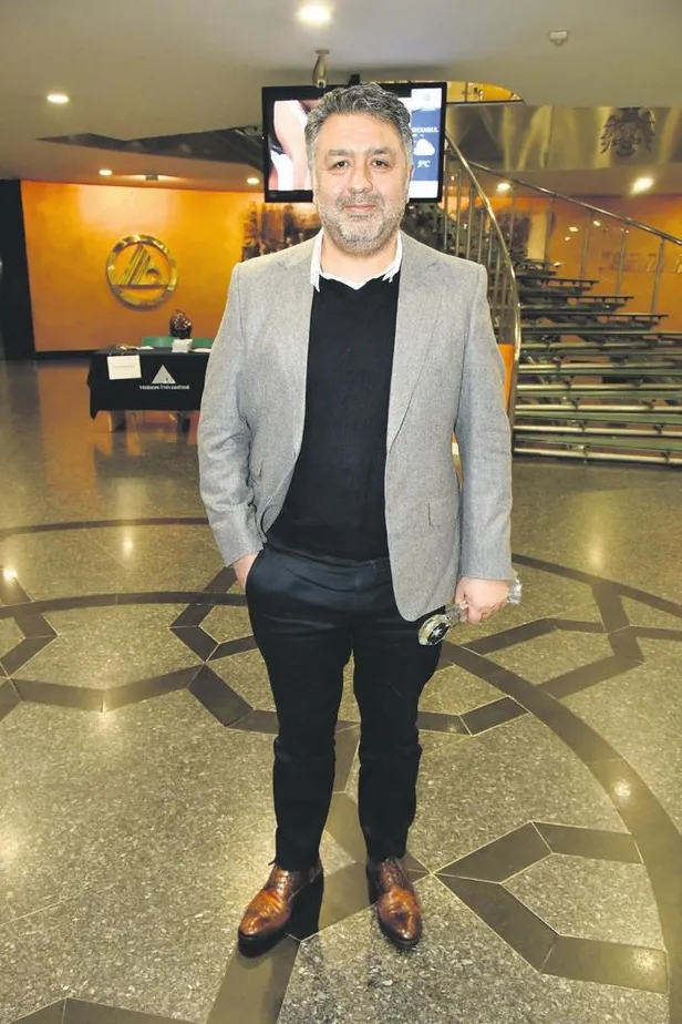 Yapımcı Mustafa Uslu, Yılmaz Erdoğan’ı topa tuttu