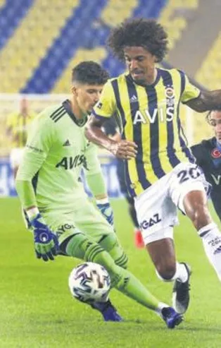 Gustavo parmak ısırtıyor