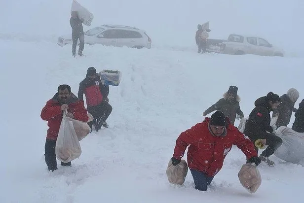 Asrın felaketinde Kızılay depremzedelerin yardımına koştu!-11