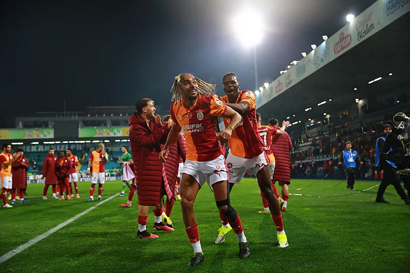 Fenerbahçe'nin eski hocası transferde Galatasaray'ın yıldızını istedi! - 11