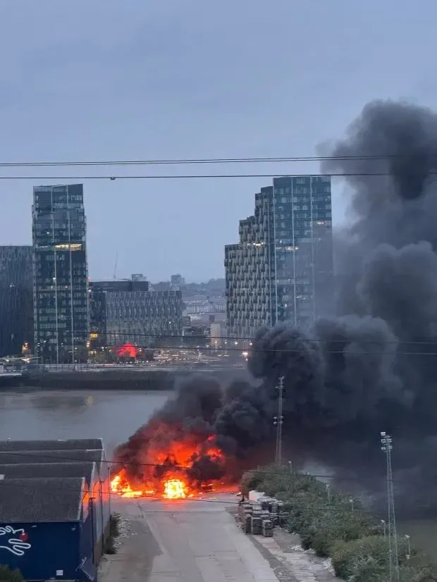 Film setinde kabusu yaşadılar! Planlı patlama kontrolden çıktı alevler her yeri sardı-1