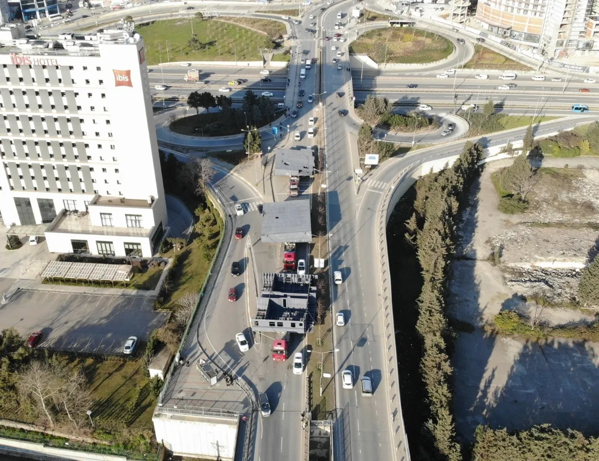 Dev gemi parçaları tırlarla taşındı! Yol trafiğe kapatıldı