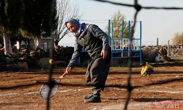 Koronavirüs salgınında köyden dışarı çıkamayan Şanlıurfa Viranşehirliler kendilerini tenise verdi - 2