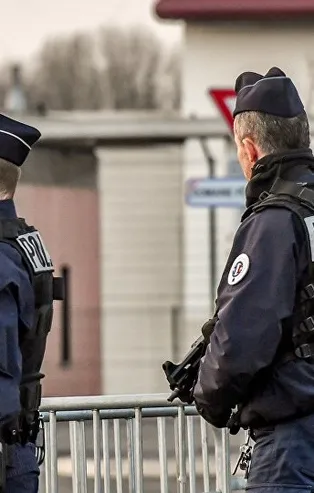 Fransa'da rehine krizi! 4 kişiyi rehin aldı