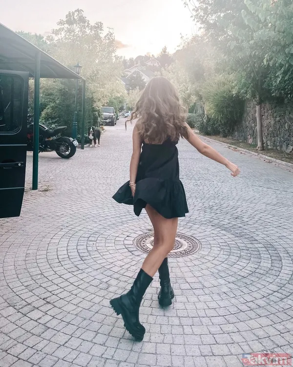 Bensu Soral derin göğüs dekolteli mini elbisesiyle şov yaptı! Birbirinden iddialı pozlar veren Bensu sosyal medyayı yıktı geçti - 6