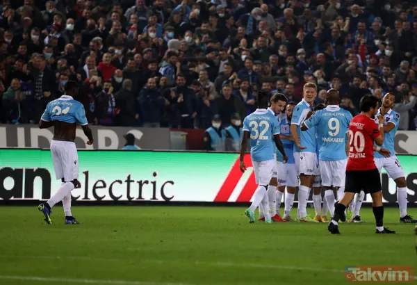 Trabzonspor - Gaziantep FK maçında ilginç olay! Arda Akbulut kaleye geçince Muhammet Taha Tepe maça motosikletle yetişti - 20