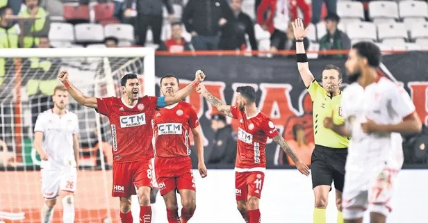 Antalyaspor, evinde Sivasspor’u 2-1 yendi