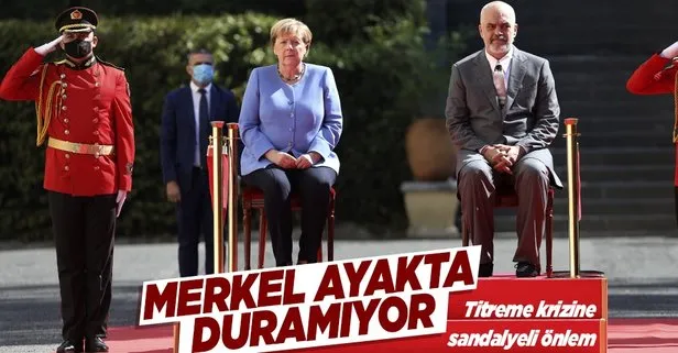 Almanya Başbakanı Angela Merkel Arnavutluk’taki resmi törene oturarak katıldı