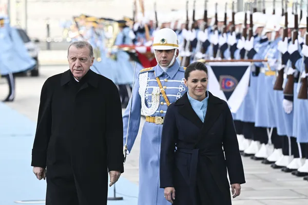 baskan-erdogan-macaristan-cumhurbaskani-novaki-resmi-torenle-karsiladi-1680101543638.jpg Macaristan Cumhurbaşkanı Ankara'da! Başkan Erdoğan açıkladı! Macaristan'a TANAP doğal gazı-3