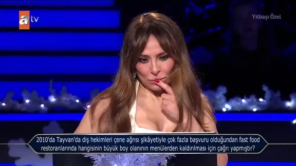 Kim Milyoner Olmak İster'de 100.000 TL'lik soru: 2010'da Tayvan'da diş hekimleri çene ağrısı şikayetiyle çok fazla başvuru olduğundan fast food restoranlarında hangisinin büyük boy olanının menülerden kaldırılması için çağrı yapmıştır?