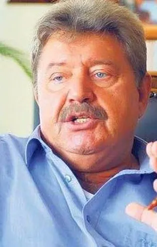Eski bakan Mehmet Ali Yılmaz'a "kredi kartı şoku"! Kartından yüklü alışveriş yapan iki genç kıza dava açtı