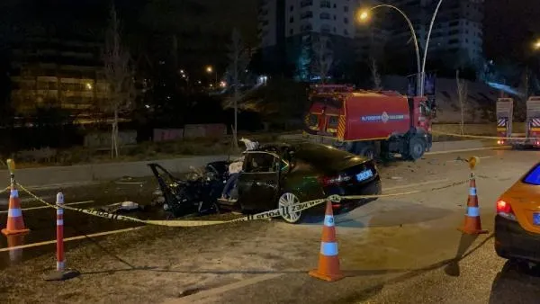 Ankara'da gece yarısı feci kaza: Sulama tankerine çarpan otomobilin sürücüsü öldü-4