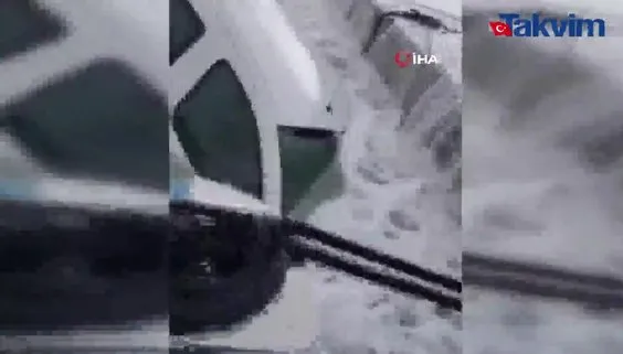 Büyükçekmece’de dev dalgalar aracı böyle yuttu