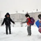 Valiliklerden peş peşe kar tatili haberleri geldi! Hangi illerde okullar tatil edildi?