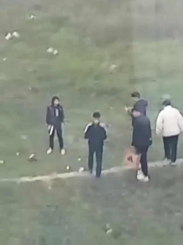 Sultangazi'de 5 çocuk havaya silahla ateş açtı (DHA)