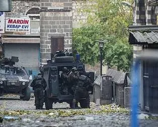 Teröristlerin karargahı başlarına yıkıldı