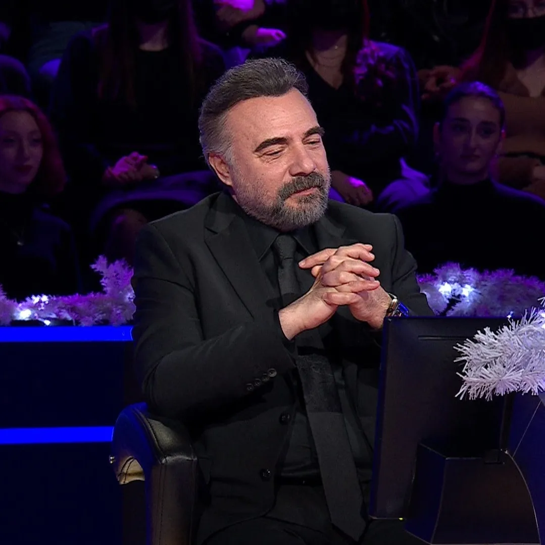 Hangi Osmanlı padişahının cenaze namazı üç defa kılınmıştır?