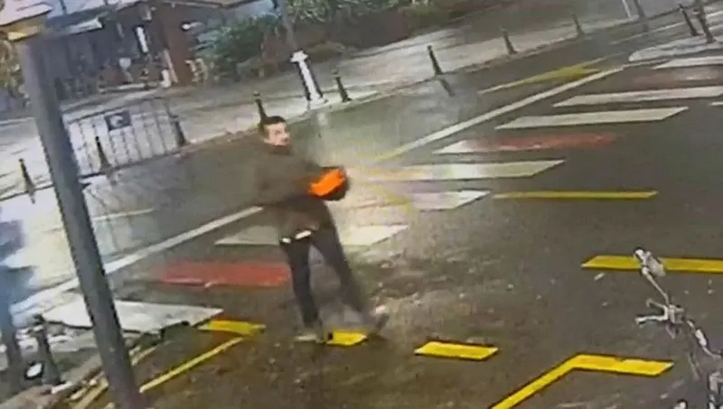 icisleri-bakani-ali-yerlikaya-duyurdu-universiteli-aslihan-zengini-belinden-bicaklayan-supheli-yakalandi-1717258793631.jpeg İçişleri Bakanı Ali Yerlikaya duyurdu! Üniversiteli Aslıhan Zengin'i belinden bıçaklayan şüpheli yakalandı-3